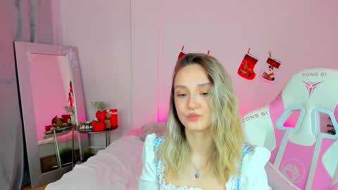 Snapshot of susan__clark chatting on December 25, 2024, 4:33 am Annie online show from December 25, 2024, 4:33 am