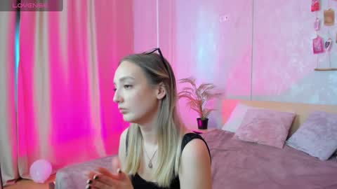 Snapshot of susan__clark chatting on February 14, 2025, 7:17 am Annie online show from February 14, 2025, 7:17 am