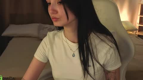 Snapshot of susan__clark chatting on April 21, 2026, 1:42 am Annie online show from April 21, 2026, 1:42 am