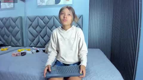susana_sanchezz online show from February 15, 2026, 12:14 pm