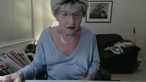 Snapshot of susanandlisa chatting on January 29, 2025, 12:43 am sexualsusan online show from January 29, 2025, 12:43 am