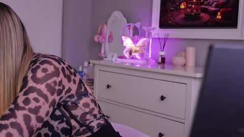 Snapshot of susanjewel chatting on October 26, 2025, 11:16 am SusanJewel online show from October 26, 2025, 11:16 am