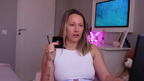 Snapshot of susanjewel chatting on April 23, 2026, 6:47 am SusanJewel online show from April 23, 2026, 6:47 am