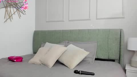 Amelia  online show from March 18, 2026, 12:30 pm