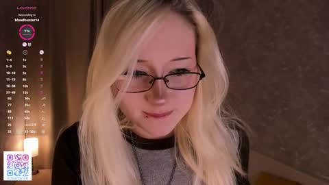 Snapshot of susannkesley chatting on December 14, 2025, 4:18 am Eva online show from December 14, 2025, 4:18 am