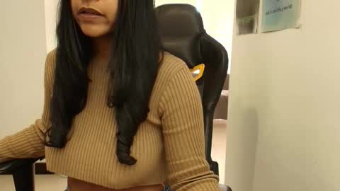 Susan Rhodes online show from November 10, 2025, 1:32 pm