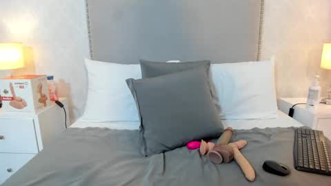 susanthomass online show from February 12, 2026, 7:31 pm