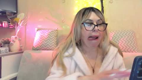 Snapshot of susiexnoreen chatting on February 9, 2026, 6:28 am SusiexNoreen online show from February 9, 2026, 6:28 am