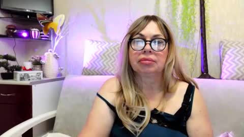 Snapshot of susiexnoreen chatting on March 4, 2026, 12:16 am SusiexNoreen online show from March 4, 2026, 12:16 am