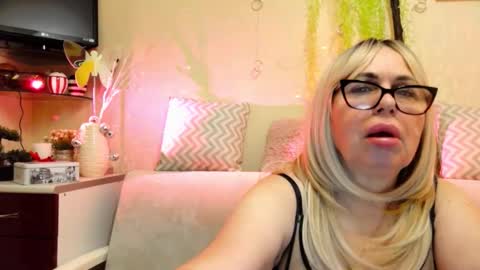 Snapshot of susiexnoreen chatting on March 9, 2026, 7:34 am SusiexNoreen online show from March 9, 2026, 7:34 am