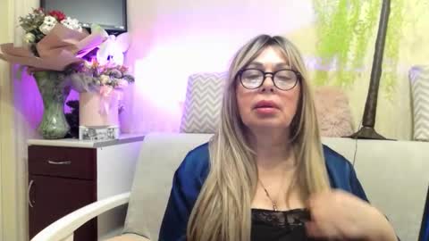 SusiexNoreen online show from May 3, 2026, 2:06 am
