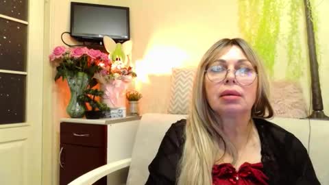SusiexNoreen online show from May 11, 2026, 4:40 am