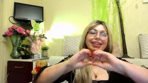 SusiexNoreen online show from May 13, 2026, 1:25 am