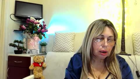 SusiexNoreen online show from May 17, 2026, 1:47 am