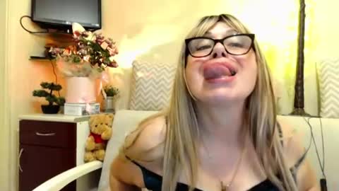 SusiexNoreen online show from June 18, 2026, 12:00 am
