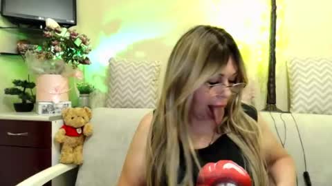 SusiexNoreen online show from June 25, 2026, 12:43 am