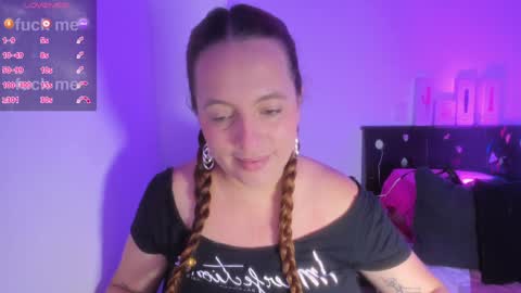 sussanmiller_ online show from February 5, 2025, 11:44 am