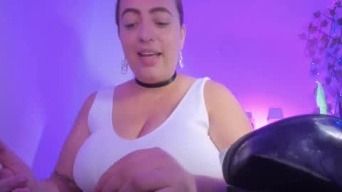 sussanmiller_ online show from February 26, 2025, 12:47 pm