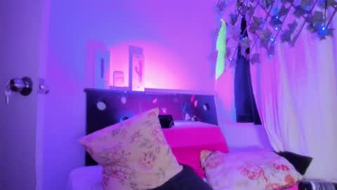 sussanmiller_ online show from February 26, 2025, 3:52 pm