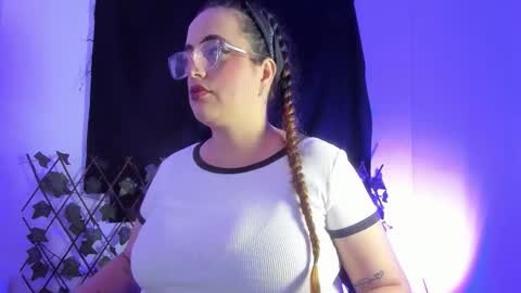 sussanmiller_ online show from October 25, 2025, 5:37 am