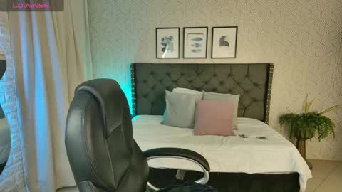   online show from December 8, 2024, 12:41 pm