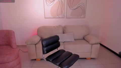 Snapshot of sussybell_ chatting on September 30, 2025, 9:09 pm Sussy Bell online show from September 30, 2025, 9:09 pm