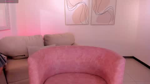 Snapshot of sussybell_ chatting on October 2, 2025, 7:43 pm Sussy Bell online show from October 2, 2025, 7:43 pm