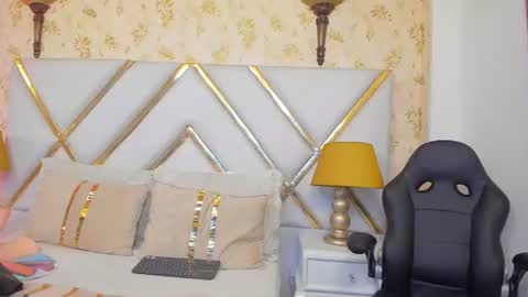 sussyfoxx_ online show from June 17, 2026, 6:53 pm