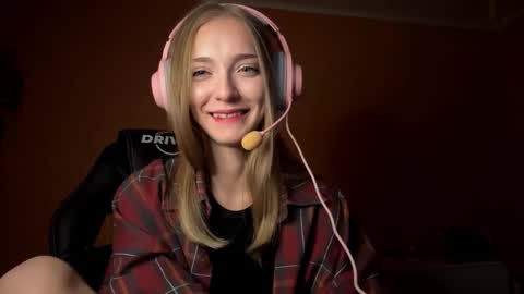Snapshot of susyschuerholz chatting on October 8, 2025, 2:14 pm Jessica online show from October 8, 2025, 2:14 pm