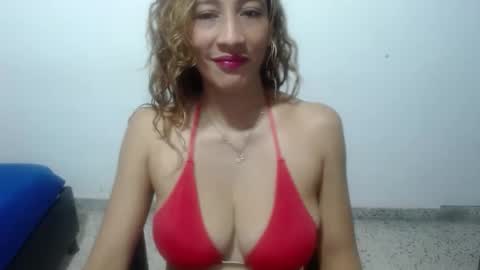 Snapshot of suxxxy_ chatting on February 9, 2025, 12:19 pm Suxxxy online show from February 9, 2025, 12:19 pm