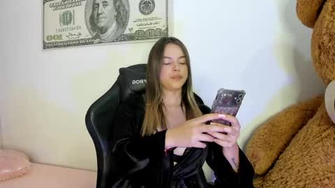 suzan__cooper2 online show from June 3, 2026, 8:03 pm