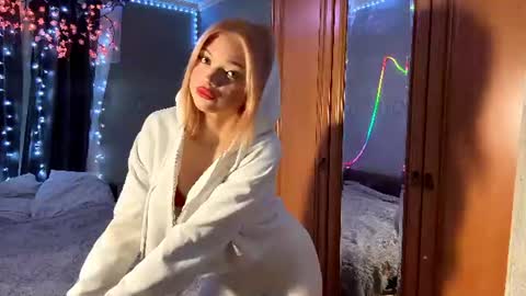 Stacy online show from June 10, 2026, 1:06 am