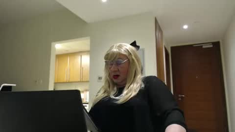 Snapshot of suzannebanci chatting on April 24, 2026, 3:47 pm My name is Sissy or more fully Suzanna Aprilia Maria Mariquita Catarina Chinita Banci. Soy una puta - que chimba ladybug online show from April 24, 2026, 3:47 pm
