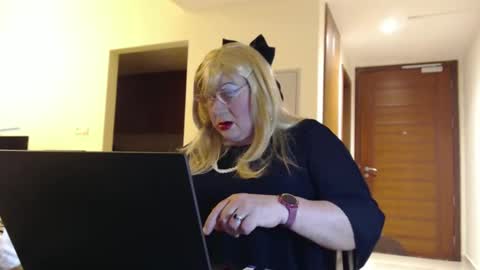 Snapshot of suzannebanci chatting on May 8, 2026, 4:23 pm My name is Sissy or more fully Suzanna Aprilia Maria Mariquita Catarina Chinita Banci. Soy una puta - que chimba ladybug online show from May 8, 2026, 4:23 pm