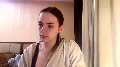 Snapshot of suzannetigerino chatting on June 29, 2026, 7:25 am Emila online show from June 29, 2026, 7:25 am