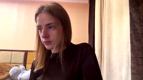 Snapshot of suzannetigerino chatting on July 17, 2026, 7:15 am Emila online show from July 17, 2026, 7:15 am