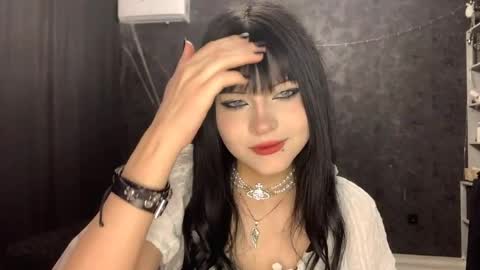 EmilySuonn online show from April 22, 2026, 5:43 am