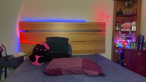 suzie stardust online show from May 16, 2026, 5:59 am