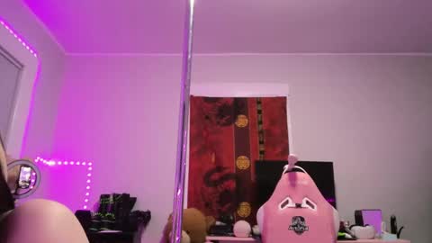 Snapshot of suzukibunny chatting on December 21, 2024, 11:24 pm SuzukiBunny online show from December 21, 2024, 11:24 pm