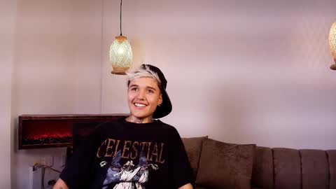 Snapshot of suzuwolf_dim chatting on November 12, 2025, 5:19 am suzuwolf_dim online show from November 12, 2025, 5:19 am