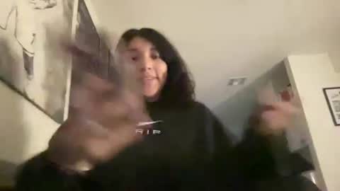 Snapshot of suzyishellawet chatting on October 20, 2025, 4:02 am Suzy online show from October 20, 2025, 4:02 am