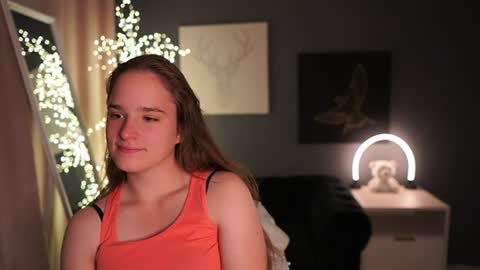 SuzySky online show from June 12, 2026, 1:54 pm