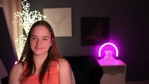 SuzySky online show from June 18, 2026, 1:15 pm