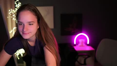 SuzySky online show from June 19, 2026, 8:07 am