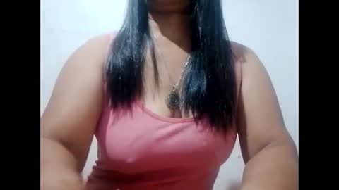 suzzie_hot online show from January 1, 2025, 10:35 pm