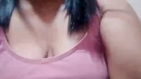 Snapshot of suzzie_hot chatting on October 13, 2025, 11:54 am suzzie_hot online show from October 13, 2025, 11:54 am