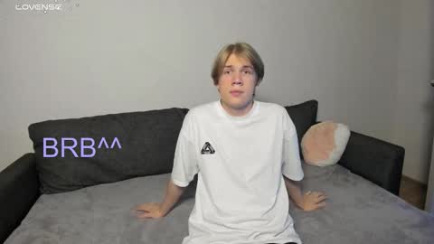 Snapshot of swag_mua chatting on November 2, 2025, 6:43 pm Swen online show from November 2, 2025, 6:43 pm