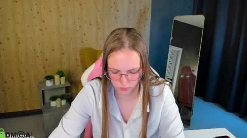 Snapshot of swayx1 chatting on July 21, 2026, 4:59 am Emma online show from July 21, 2026, 4:59 am