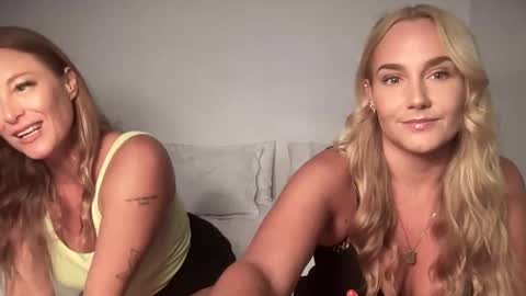 Snapshot of swedish_candii chatting on September 19, 2025, 9:15 pm Swedish Candii online show from September 19, 2025, 9:15 pm