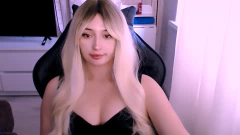 Kate online show from October 17, 2025, 3:10 am